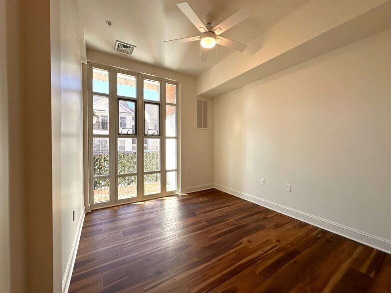 Building Photo - 55 Mallory Ave