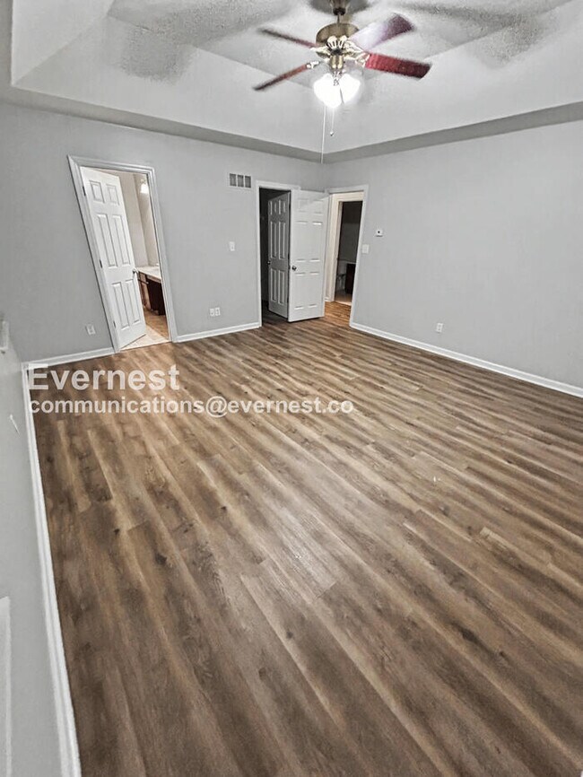 Building Photo - Spacious 4-Bed Home with 2-Car Garage & Modern Amenities