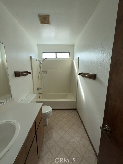 Building Photo - 10 Royale Ave