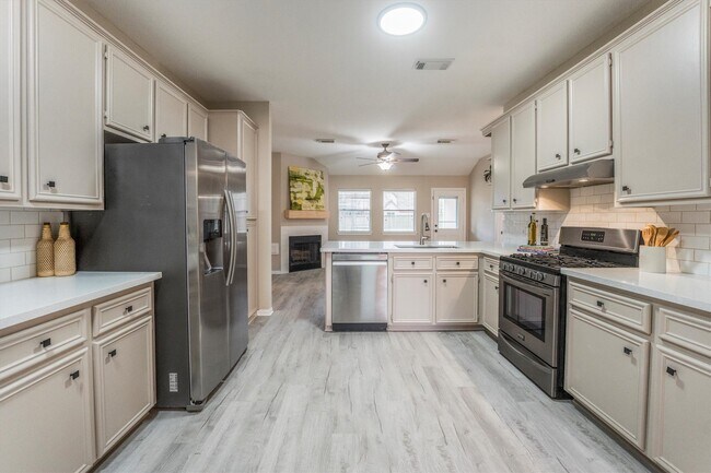 Building Photo - 7115 Nickaburr Creek Dr