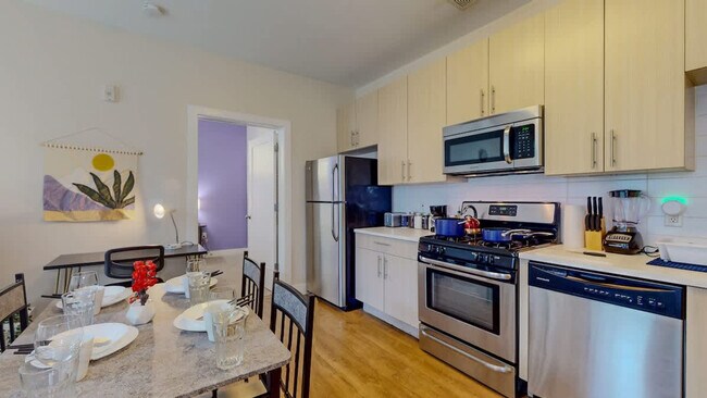 Building Photo - 545 Bedford St