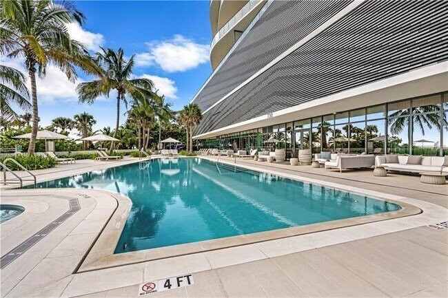 Building Photo - 730 N Ocean Blvd