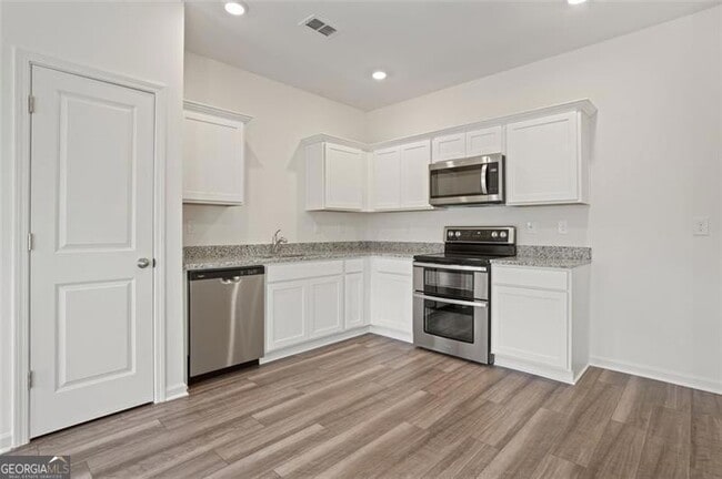 Building Photo - 541 Magnolia Cir