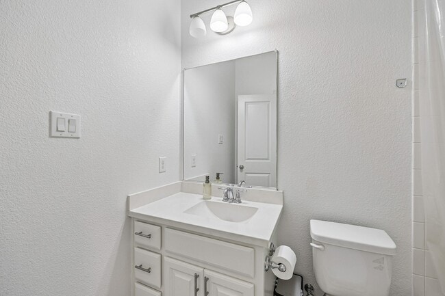Building Photo - 808 Parkland Dr