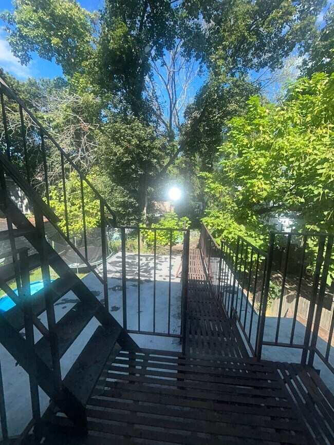 Building Photo - 648 Stuyvesant Ave