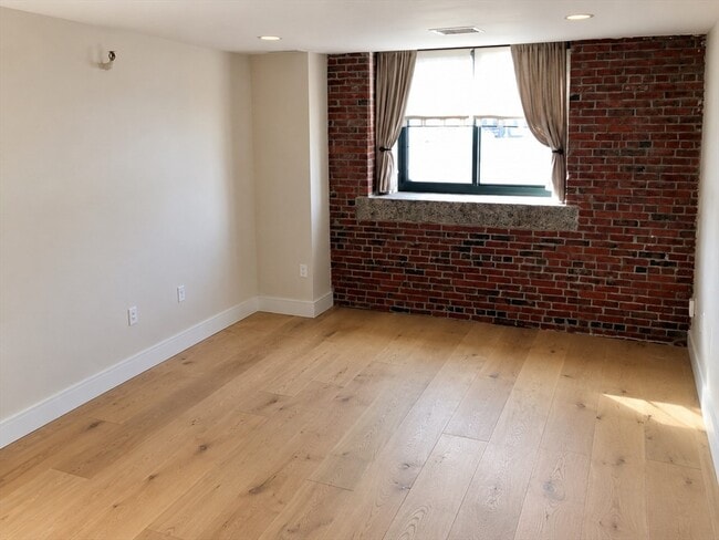 Building Photo - 42 8th St