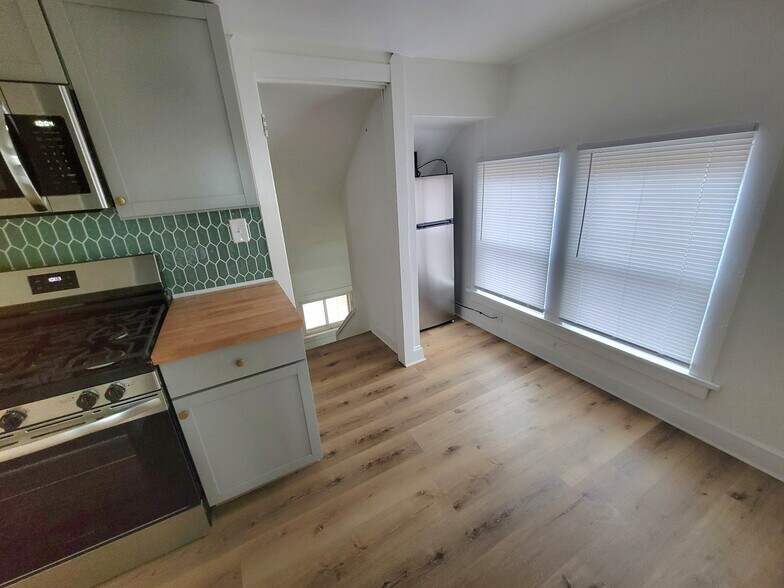 Kitchen/dining room - 1276 W 89th St