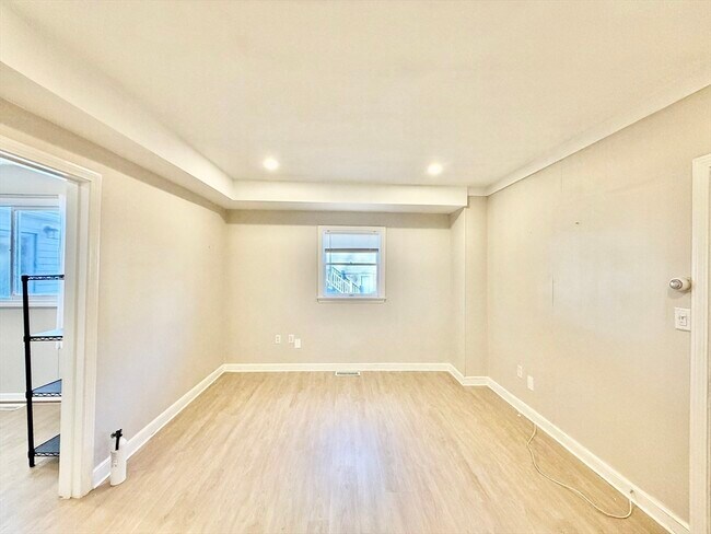 Building Photo - 21 Storrs Ave