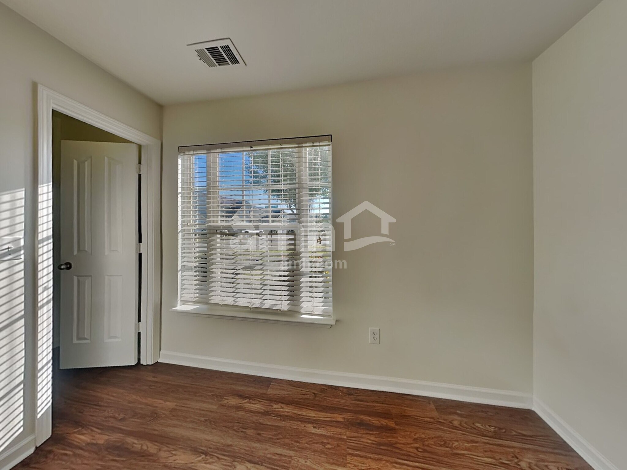 Building Photo - 32 Riverbed Dr