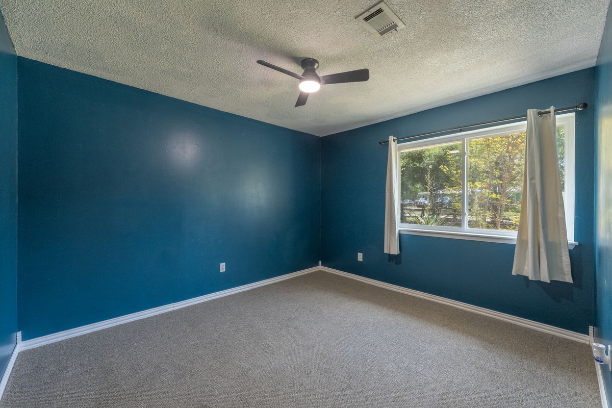 Building Photo - 501 Calhoun Dr