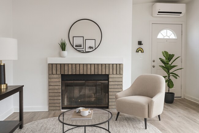 Building Photo - One Bedroom Mother In Law Suite