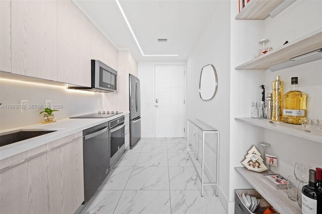 Building Photo - 2000 Metropica Wy