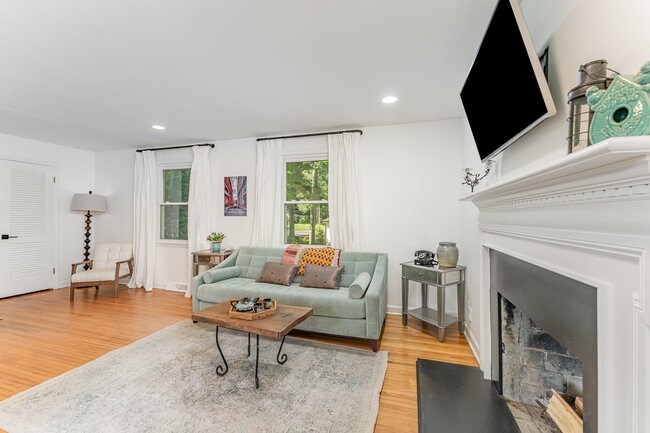 Building Photo - 4014 Sulkirk Rd