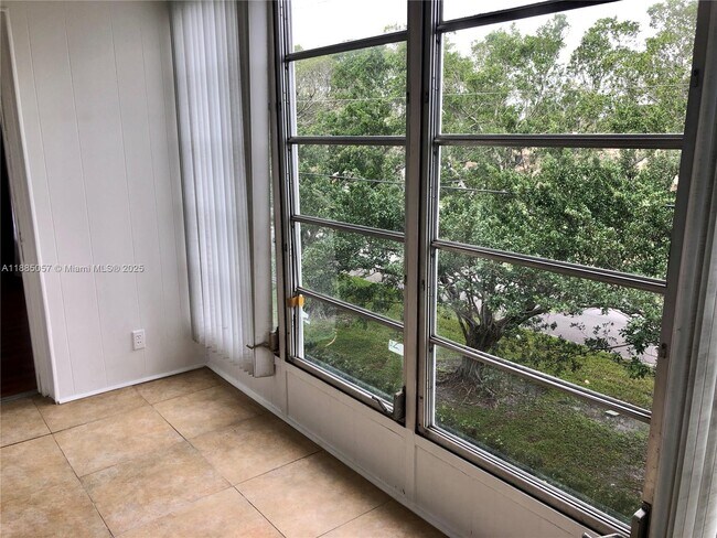 Building Photo - 8121 SW 24th Ct