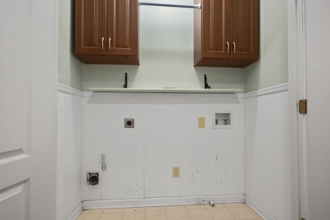 Building Photo - 1243 Harris Commons Pl