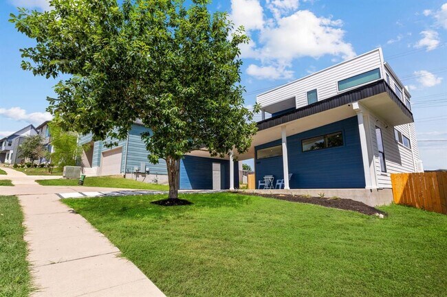 Building Photo - 5809 Toscana Ave