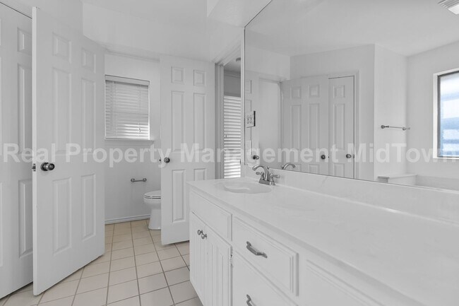 Building Photo - 2707 Edinboro Dr