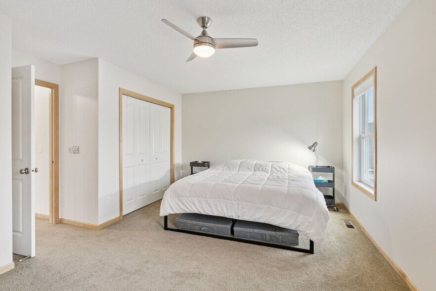 Building Photo - 10749 Falling Water Ln