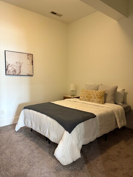 Large bedroom with ceiling fan. - 233 E Saint Joseph St
