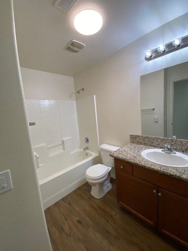 Building Photo - 2109 Bella Oaks Dr