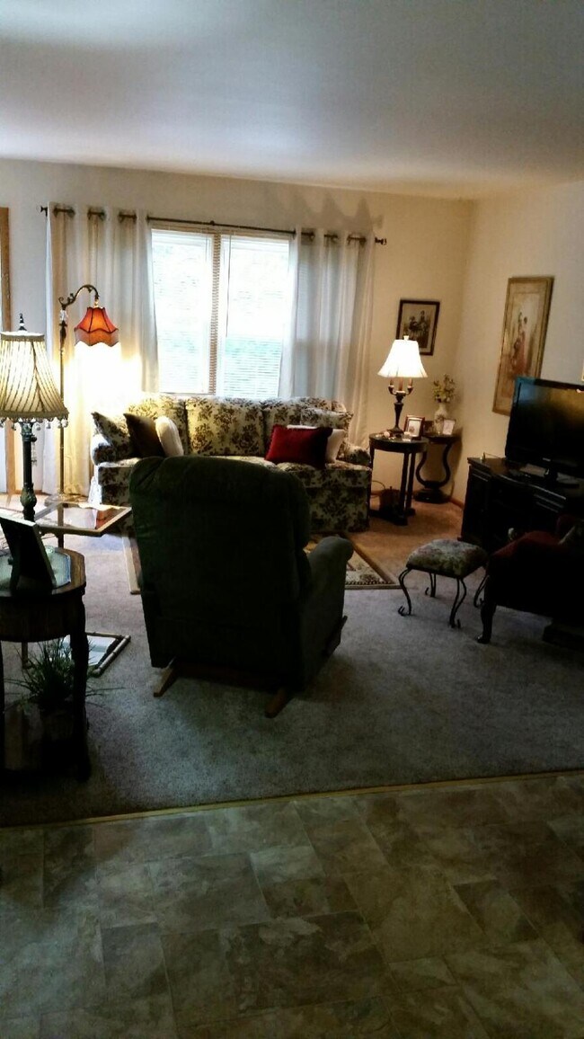 Building Photo - 1601-15 S 124th Street