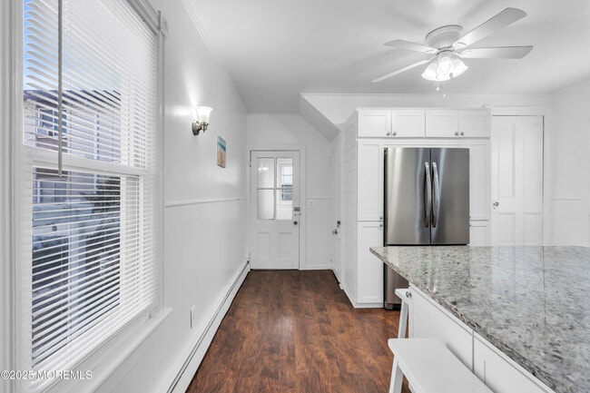 Building Photo - 6 Center St