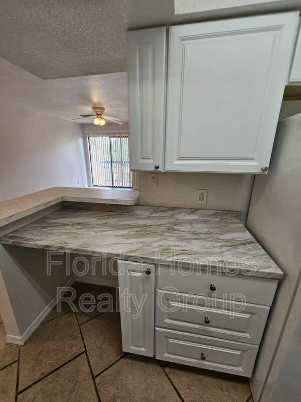 Building Photo - 2855 Winkler Ave