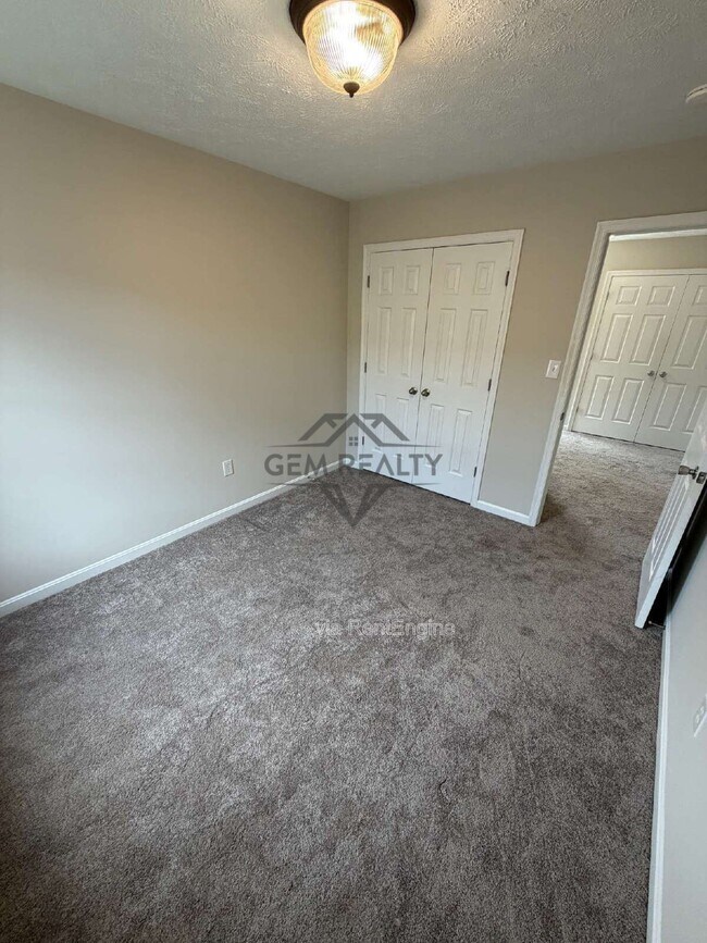 Building Photo - 313 3rd St
