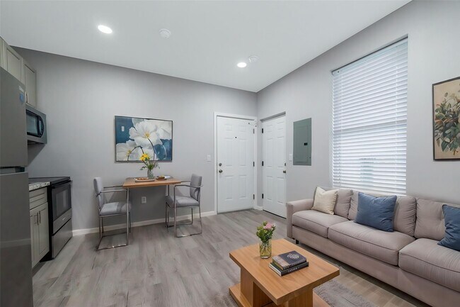 Building Photo - 805 Avenue K