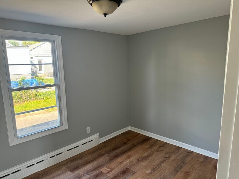 Building Photo - 359 Henry St