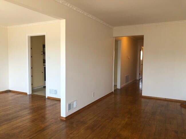 Building Photo - 2233 Taraval St