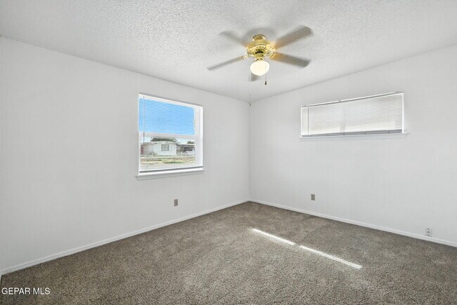 Building Photo - 5520 Edinburg Dr