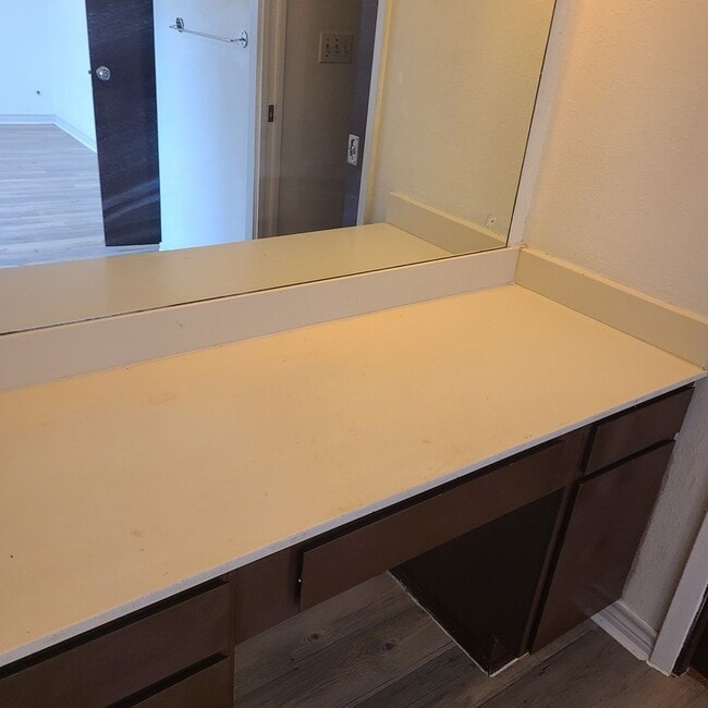 Building Photo - Spacious 2 BR/2.5 bath townhome near the Medical Center w/a fenced in yard!