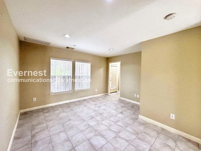 Building Photo - 2244 La Branch St