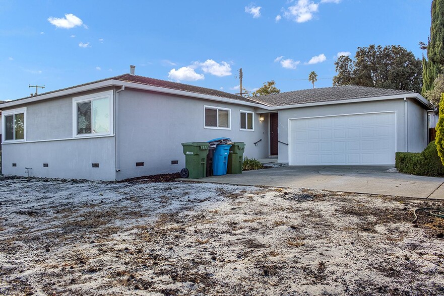 Building Photo - 2640 Castello Way