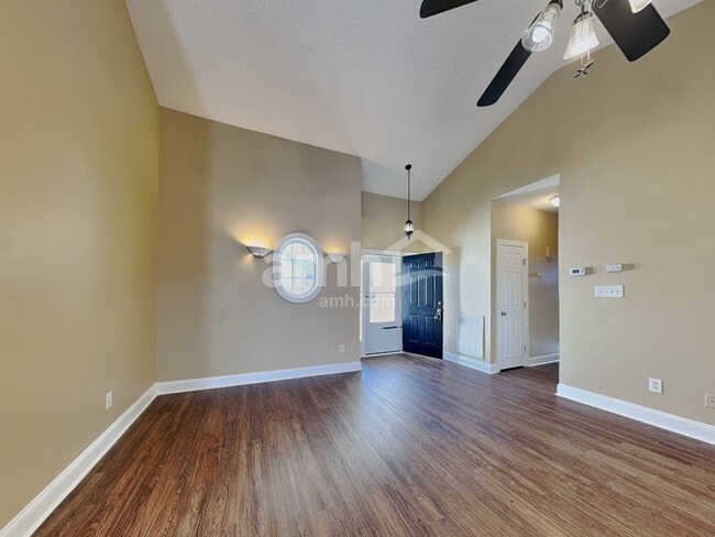 Building Photo - 702 Landing View Dr