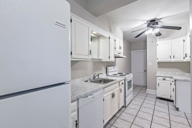 Building Photo - Updated 3 bedroom home in the City with re...