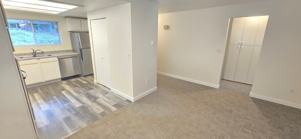 Building Photo - 13821 SE Allen Rd