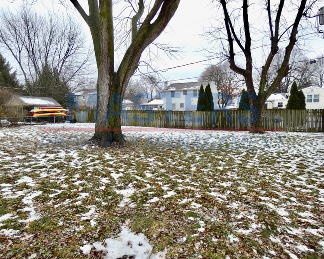 Building Photo - 532 Dussel Dr