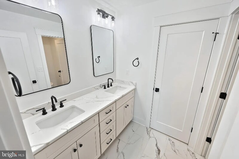 Building Photo - 1022 Trinity Rd