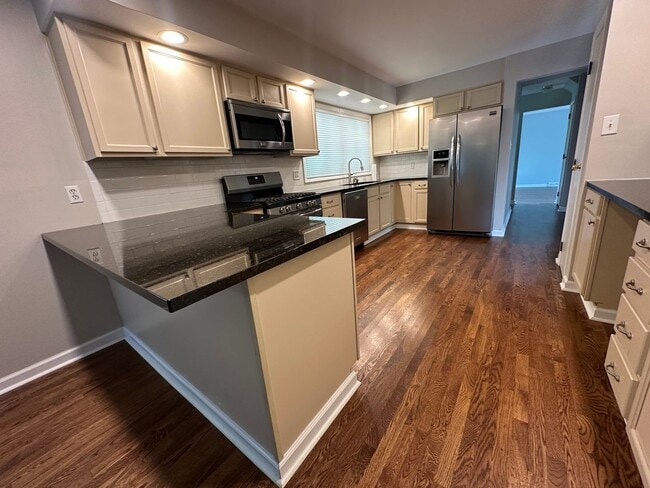 Building Photo - Fantastic Location!  Single-family house close to Upper Arlington and Riverside Hospital