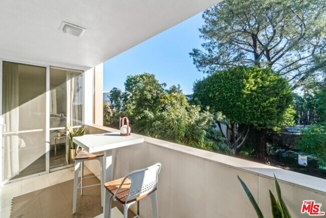 Building Photo - 1015 Kings Rd