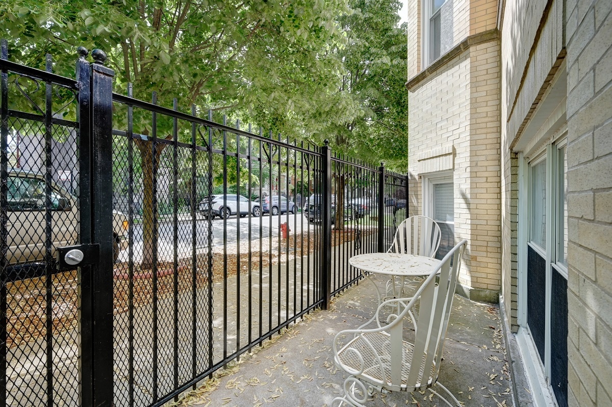 Building Photo - 1430 N Maplewood Ave