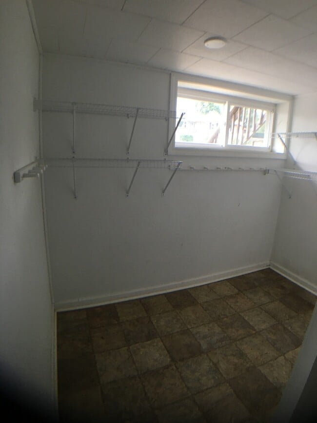 Building Photo - Radford (West End), 2 BR / 1 BA, Available August