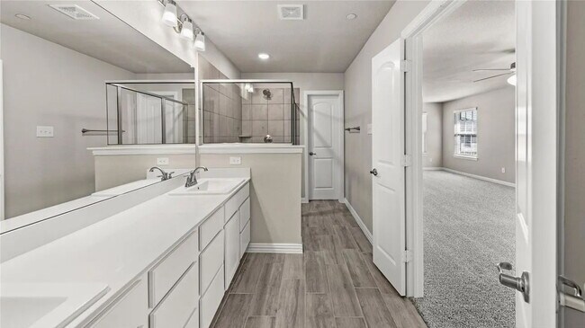 Building Photo - Ready to lease 3 Beds, 2.5 baths Townhome in the Community of Cloverleaf Crossing in Mesquite, TX.