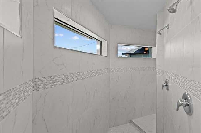 Building Photo - 710 NW 2nd Ln