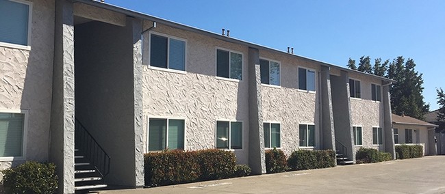 Primary Photo - Lake Boulevard Apartment Homes