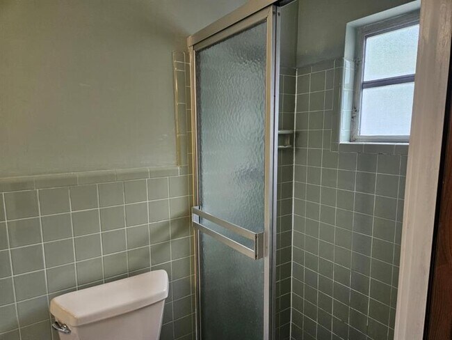 Building Photo - 7904 NW 70th Ct