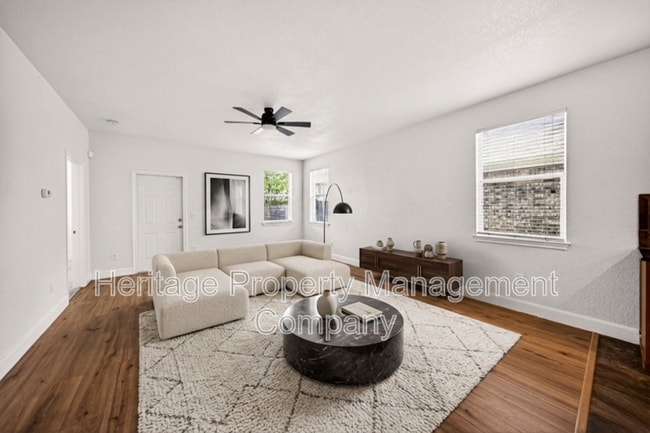 Building Photo - 7915 Cenote Dr