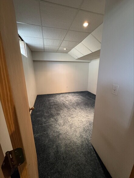 Non-Legal 3rd Bed - 410 E Conant St